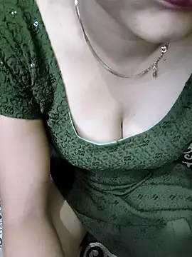 kaveerpooja947 online show from March 3, 2026, 4:47 pm