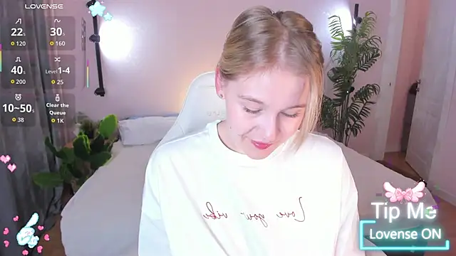 Snapshot of Colleen_Blake chatting on July 28, 2026, 6:20 pm Colleen Blake online show from July 28, 2026, 6:20 pm