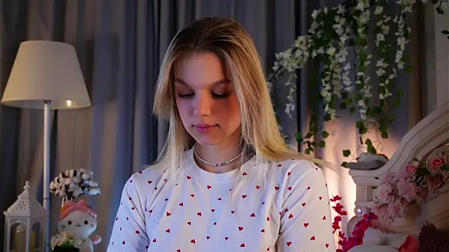 EdlinAlliston online show from December 16, 2025, 2:43 pm