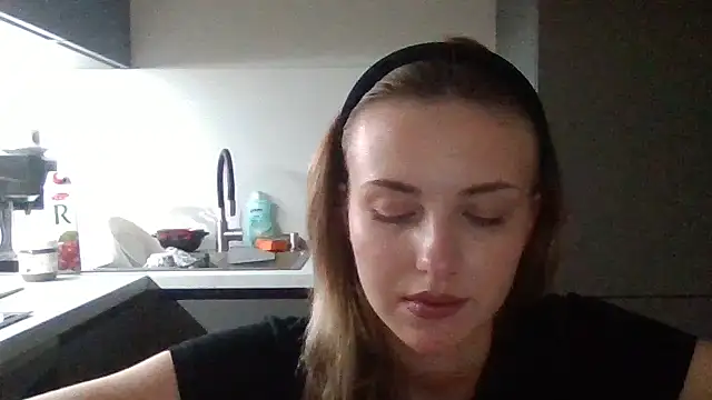 Snapshot of Sweety_Nika chatting on October 15, 2025, 7:44 pm Sweety Nika online show from October 15, 2025, 7:44 pm