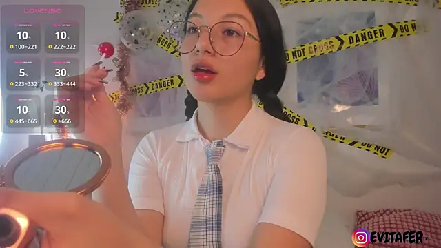 Eva depp online show from October 31, 2025, 3:52 pm