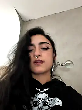 Lila Desiree online show from December 17, 2025, 4:12 pm