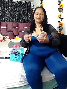 ScarletthJhonson- online show from November 5, 2025, 10:13 pm