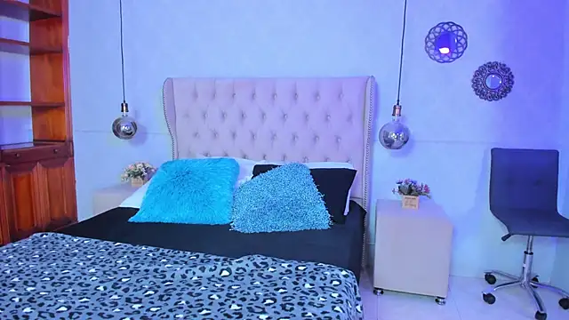 scarleett brown  online show from September 18, 2025, 7:06 pm