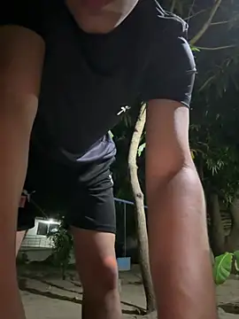 Snapshot of Erick-90 chatting on February 14, 2026, 4:34 am Erick-90 online show from February 14, 2026, 4:34 am