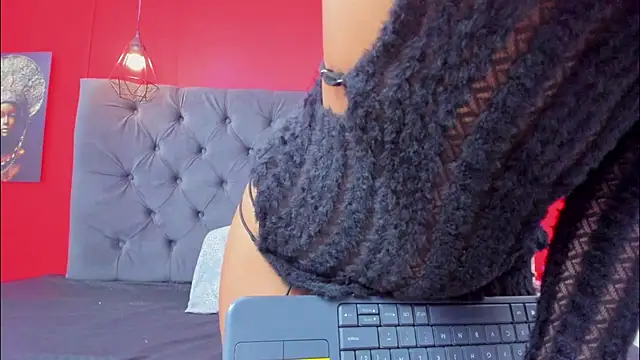 Snapshot of YayaHilton chatting on March 12, 2025, 8:19 am YayaHilton online show from March 12, 2025, 8:19 am