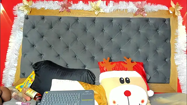 YayaHilton online show from December 16, 2025, 5:11 am