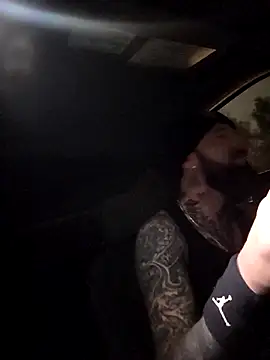 Snapshot of Beardedtattood chatting on December 4, 2025, 2:54 am Beardedtattood online show from December 4, 2025, 2:54 am