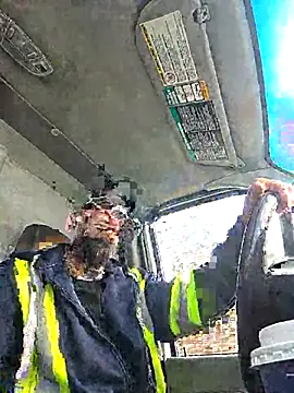 Snapshot of Beardedtattood chatting on December 5, 2025, 1:21 pm Beardedtattood online show from December 5, 2025, 1:21 pm