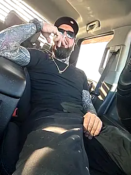 Snapshot of Beardedtattood chatting on November 16, 2025, 3:06 pm Beardedtattood online show from November 16, 2025, 3:06 pm