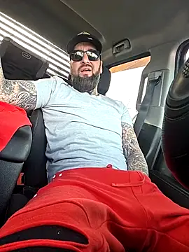 Snapshot of Beardedtattood chatting on November 18, 2025, 2:42 pm Beardedtattood online show from November 18, 2025, 2:42 pm