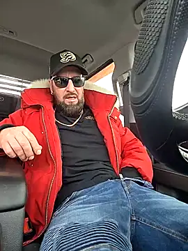 Snapshot of Beardedtattood chatting on December 3, 2025, 2:49 pm Beardedtattood online show from December 3, 2025, 2:49 pm