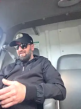 Snapshot of Beardedtattood chatting on October 23, 2025, 11:53 am Beardedtattood online show from October 23, 2025, 11:53 am