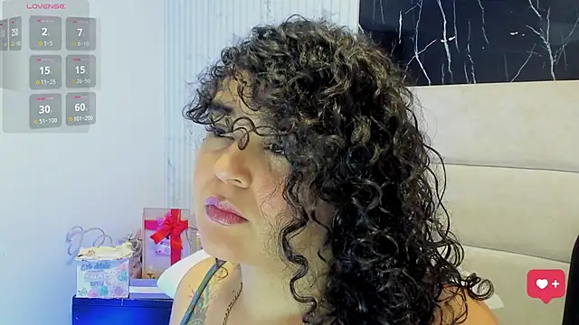 Snapshot of Reginavegaa chatting on June 4, 2026, 11:37 am Reginavegaa online show from June 4, 2026, 11:37 am