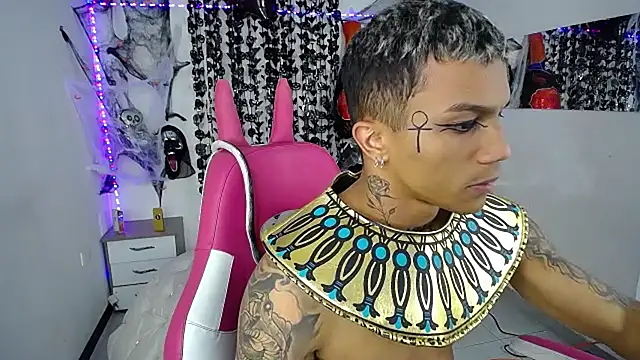 Snapshot of Leonard_Price chatting on October 31, 2025, 2:52 am Leonard Price online show from October 31, 2025, 2:52 am