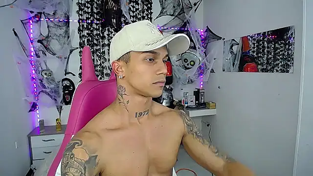 Snapshot of Leonard_Price chatting on November 2, 2025, 3:55 am Leonard Price online show from November 2, 2025, 3:55 am