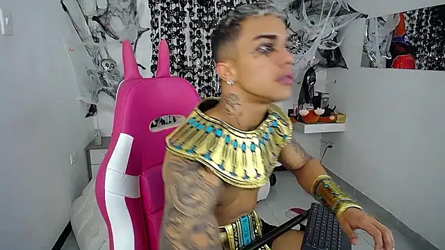 Snapshot of Leonard_Price chatting on October 21, 2025, 7:41 am Leonard Price online show from October 21, 2025, 7:41 am