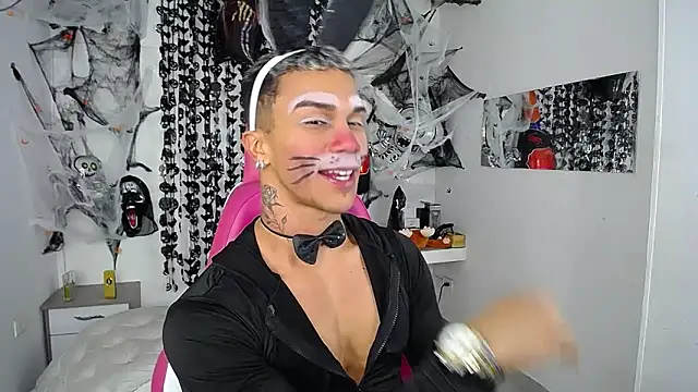 Snapshot of Leonard_Price chatting on October 24, 2025, 3:27 am Leonard Price online show from October 24, 2025, 3:27 am