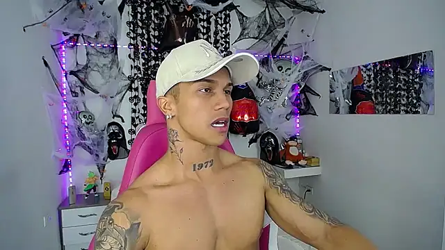 Snapshot of Leonard_Price chatting on October 12, 2025, 1:29 am Leonard Price online show from October 12, 2025, 1:29 am