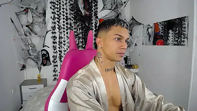 Snapshot of Leonard_Price chatting on November 8, 2025, 2:59 am Leonard Price online show from November 8, 2025, 2:59 am