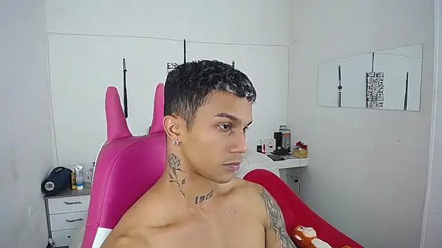 Snapshot of Leonard_Price chatting on November 28, 2025, 10:04 am Leonard Price online show from November 28, 2025, 10:04 am