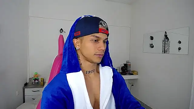 Snapshot of Leonard_Price chatting on October 8, 2025, 2:29 pm Leonard Price online show from October 8, 2025, 2:29 pm