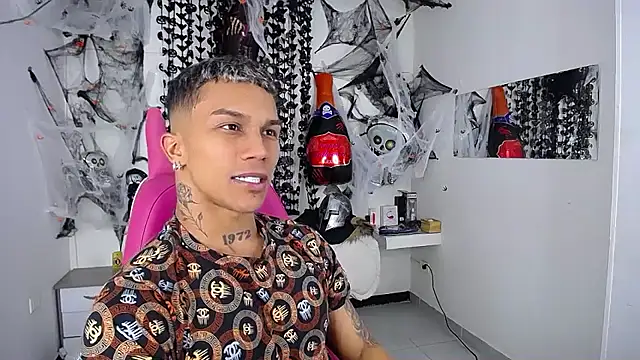 Snapshot of Leonard_Price chatting on November 7, 2025, 5:23 am Leonard Price online show from November 7, 2025, 5:23 am