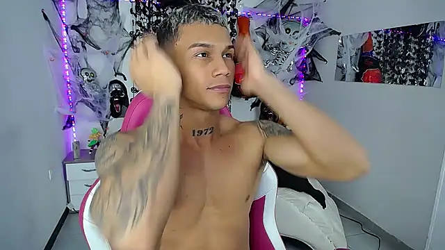 Snapshot of Leonard_Price chatting on October 13, 2025, 2:02 am Leonard Price online show from October 13, 2025, 2:02 am