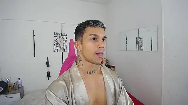 Snapshot of Leonard_Price chatting on November 26, 2025, 4:01 am Leonard Price online show from November 26, 2025, 4:01 am