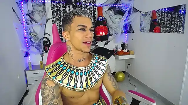 Snapshot of Leonard_Price chatting on October 26, 2025, 1:44 pm Leonard Price online show from October 26, 2025, 1:44 pm