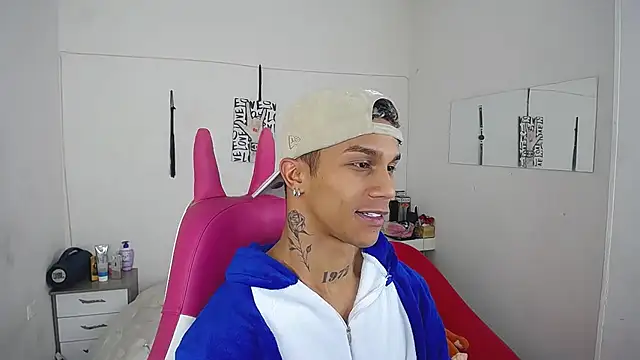 Snapshot of Leonard_Price chatting on November 27, 2025, 7:53 am Leonard Price online show from November 27, 2025, 7:53 am