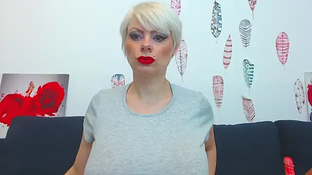 Snapshot of ForeverBarbie_ chatting on November 9, 2025, 12:03 am ForeverBarbie online show from November 9, 2025, 12:03 am