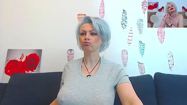 Snapshot of ForeverBarbie_ chatting on April 16, 2026, 1:50 am ForeverBarbie online show from April 16, 2026, 1:50 am