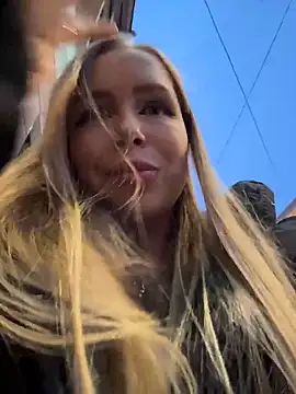 Snapshot of mur_girl chatting on December 4, 2025, 1:21 pm mur girl online show from December 4, 2025, 1:21 pm