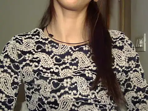 Snapshot of MAAYRA_09 chatting on December 14, 2025, 12:11 pm MAAYRA 09 online show from December 14, 2025, 12:11 pm