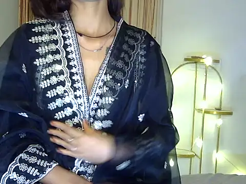 Snapshot of MAAYRA_09 chatting on October 22, 2025, 12:26 pm MAAYRA 09 online show from October 22, 2025, 12:26 pm