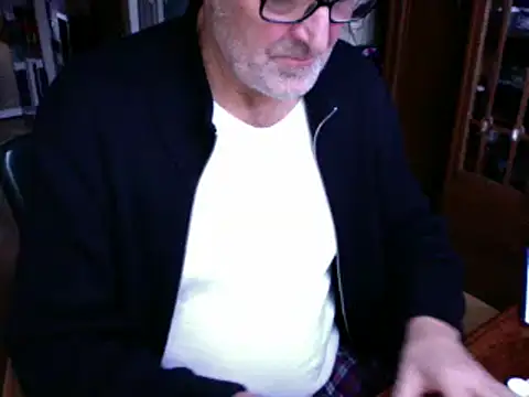 Snapshot of Traumsommer2 chatting on December 23, 2024, 8:33 am Traumsommer2 online show from December 23, 2024, 8:33 am