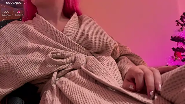 Snapshot of h2h0e chatting on December 14, 2025, 10:37 pm h2h0e online show from December 14, 2025, 10:37 pm