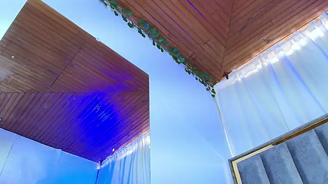 Snapshot of Naia_x chatting on November 5, 2025, 7:50 pm Naia x online show from November 5, 2025, 7:50 pm