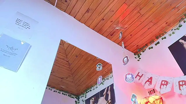 Snapshot of Naia_x chatting on October 24, 2025, 7:57 pm Naia x online show from October 24, 2025, 7:57 pm