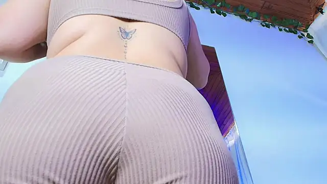 Snapshot of Naia_x chatting on November 11, 2025, 7:41 pm Naia x online show from November 11, 2025, 7:41 pm