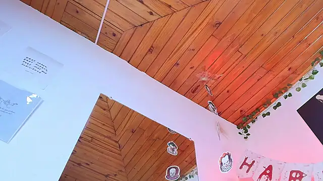 Snapshot of Naia_x chatting on October 23, 2025, 8:18 pm Naia x online show from October 23, 2025, 8:18 pm