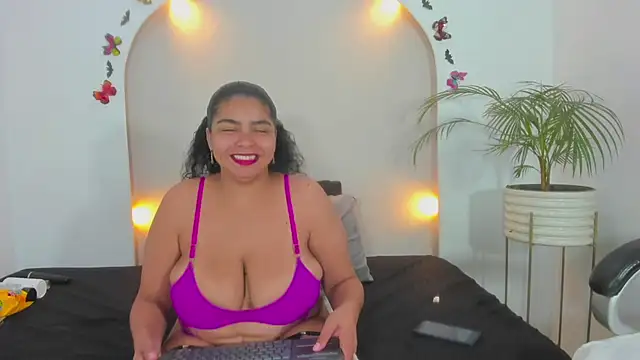 Snapshot of Sofii_Cooper1 chatting on November 12, 2025, 3:32 am Sofii Cooper1 online show from November 12, 2025, 3:32 am