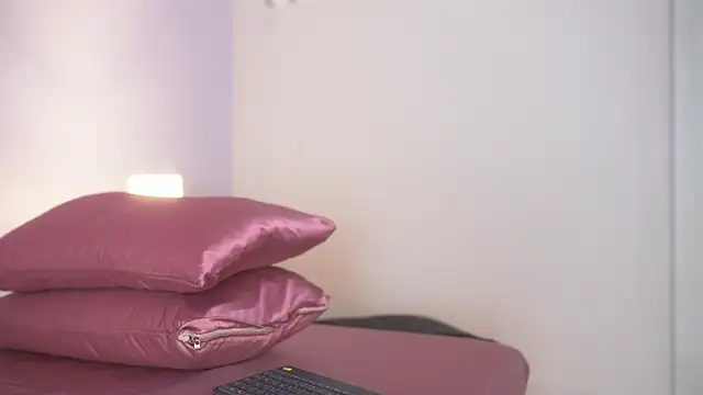 lupeebony online show from March 15, 2026, 7:43 pm