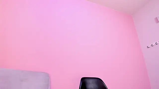 lupeebony online show from November 14, 2025, 7:39 pm