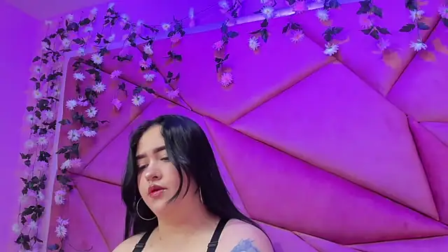 Snapshot of Victoria_Rossy chatting on November 3, 2025, 7:39 pm Victoria Rossy online show from November 3, 2025, 7:39 pm