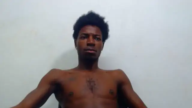 Snapshot of jaycolinss chatting on October 22, 2025, 4:01 am jaycolinss online show from October 22, 2025, 4:01 am