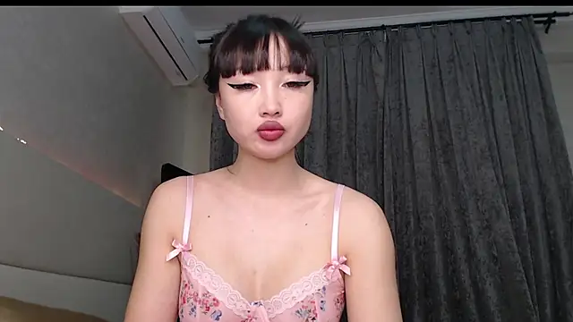 MiaRie online show from May 18, 2026, 4:51 am