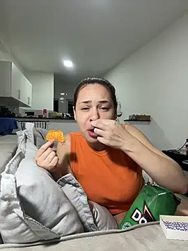 Snapshot of AgnesCampp chatting on March 9, 2025, 12:10 am AgnesCampp online show from March 9, 2025, 12:10 am