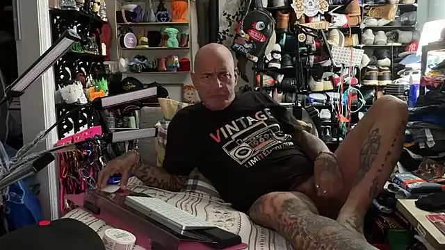 Snapshot of joeytatts66 chatting on June 25, 2026, 1:36 am joeytatts66 online show from June 25, 2026, 1:36 am